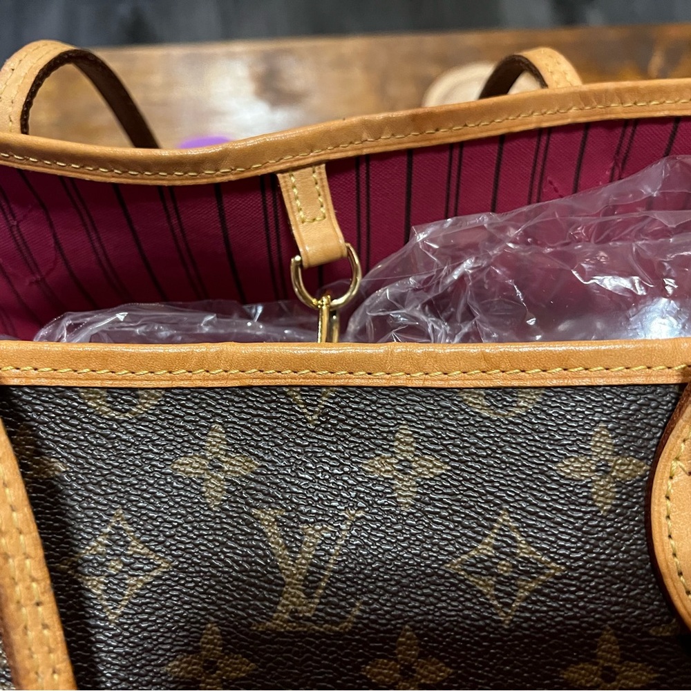 Louis Vuitton Neverfull GM Monogram - Picture 13 of 16